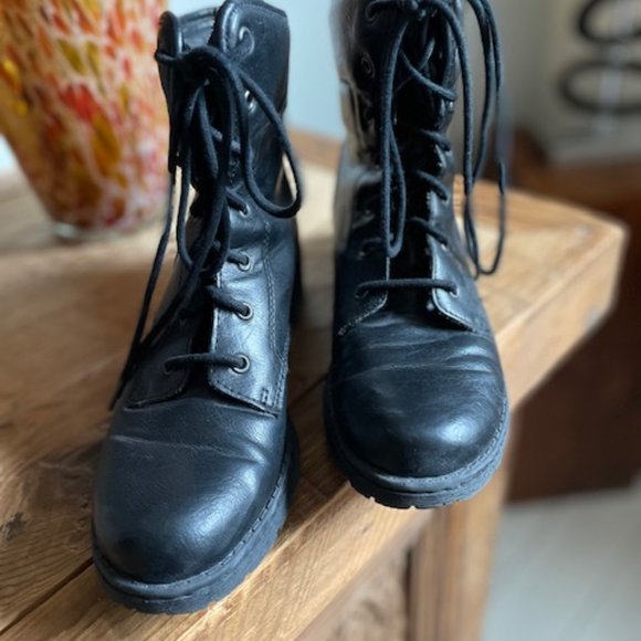 Size 7.5  BOC  Leather  lace up combat boots - Picture 4 of 4